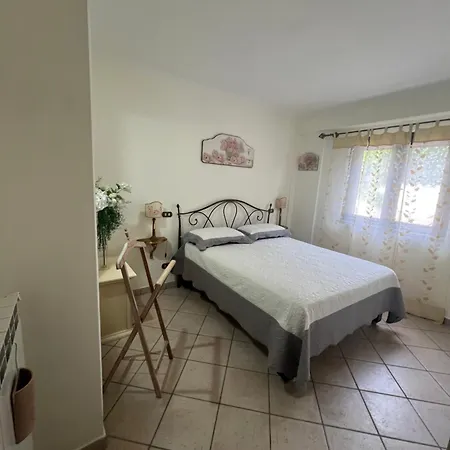 לינה וארוחת בוקר Yellow House *