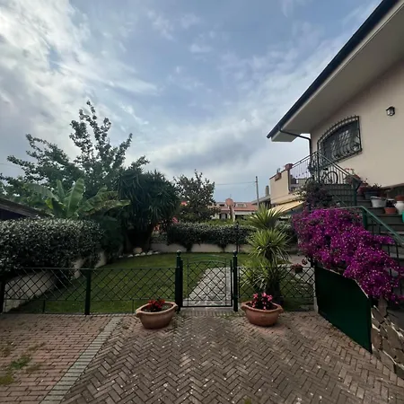 Yellow House לינה וארוחת בוקר צ'יאמפינו