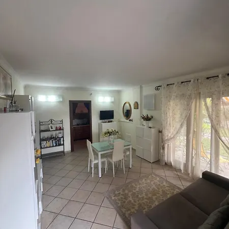 לינה וארוחת בוקר Yellow House *